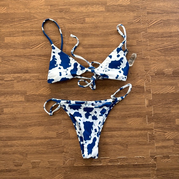 SHEIN WHITE AND BLUE COW-PRINT BIKNI TOP AND BOTTOM WITH ADJUSTABLE STRAP SIZE S - Picture 1 of 2